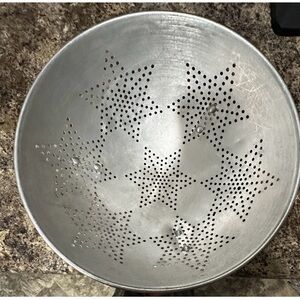 Vintage 9” aluminum colander strainer 7 star pattern